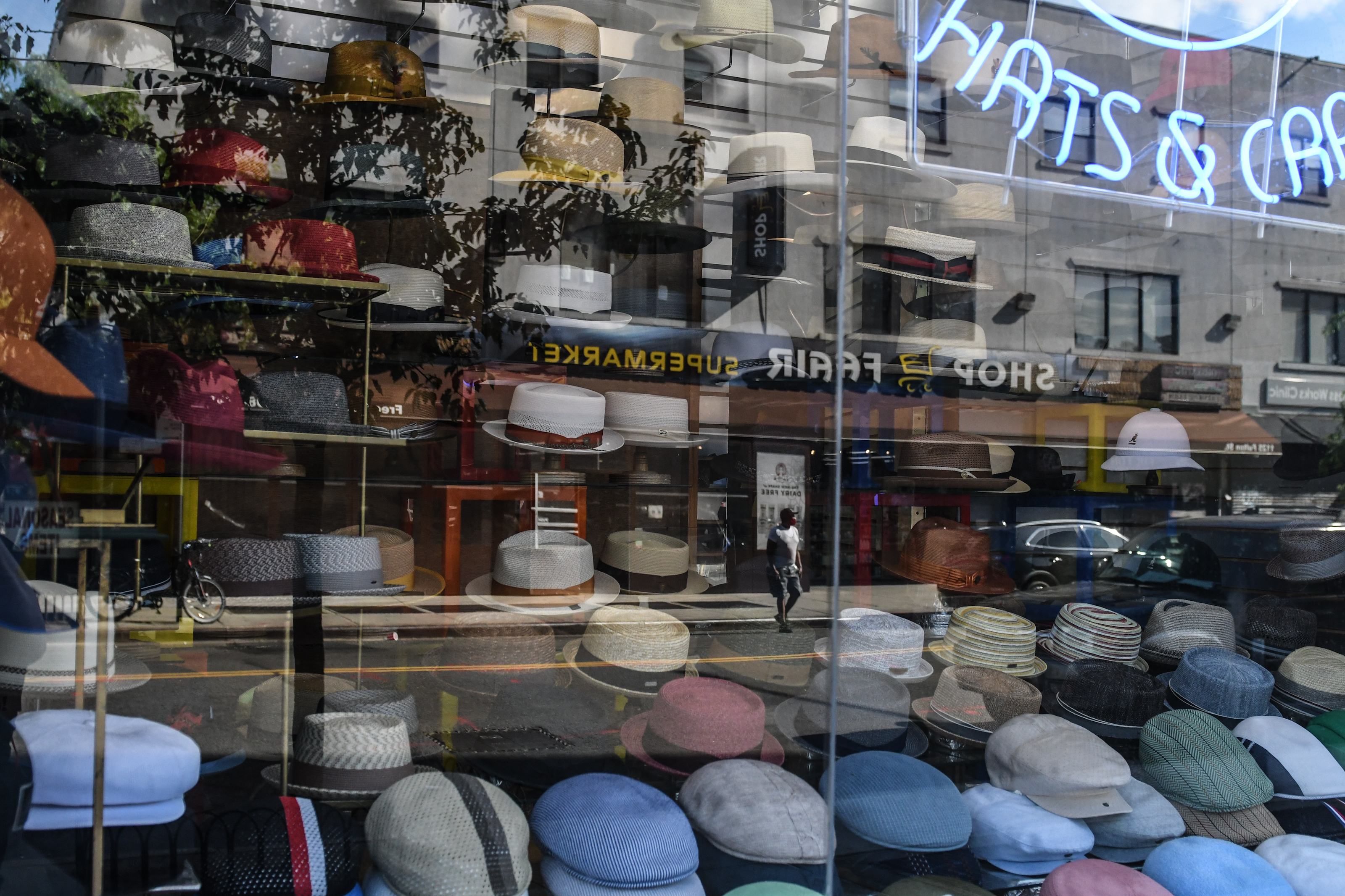 Protesters Hang 'No Nazis in Nashville' Sign, Vendors Remove Products From Hat Store - Vimarsana News