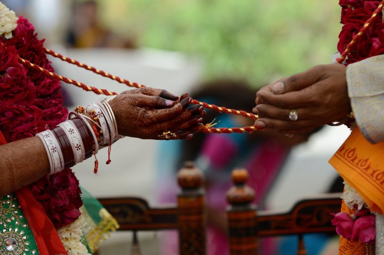 Groom marries his former bride's sister