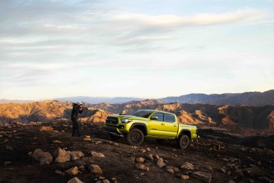 2022 Toyota Tacoma TRD Pro rock crawling 2022 Toyota Tacoma TRD Pro rock crawling