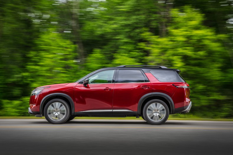 2022 Nissan Pathfinder side profile