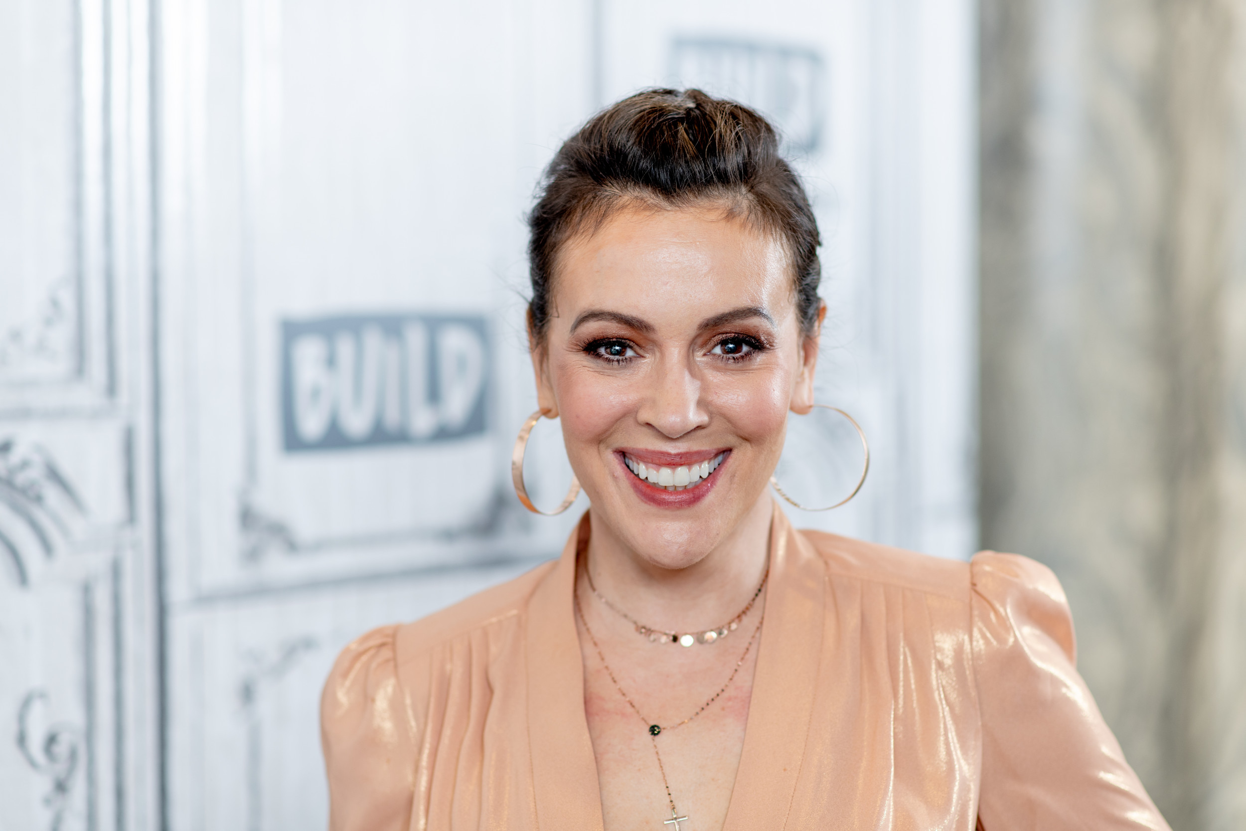 Actress Alyssa Milano shows off a 49ers jersey to compliment clothing  News Photo - Getty Images