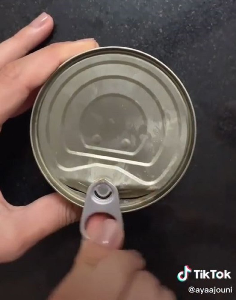 Woman Reckons We've Been Opening Cans Wrong As She Shares
'Right' Way 2 @ayaajouni demonstrating how to open a can