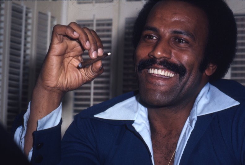 Fred Williamson smoking cigar