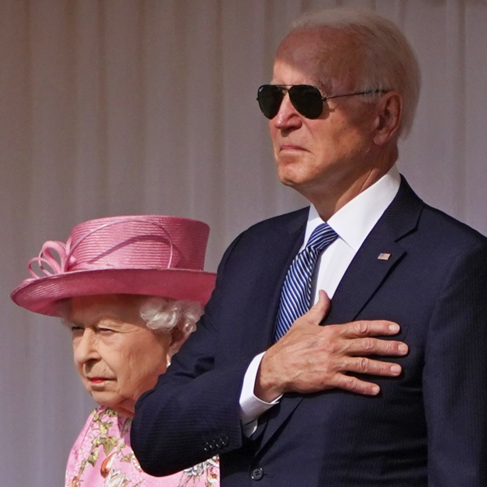 Mantle kran niveau Joe Biden's Sunglasses Gaffe With Queen Continues a Presidential Tradition