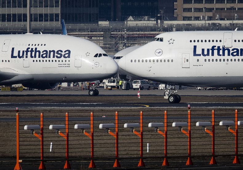 Airbus A380 and a Boeing 747