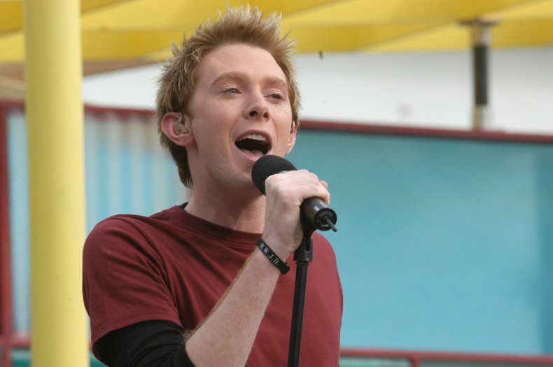 Clay Aiken singing