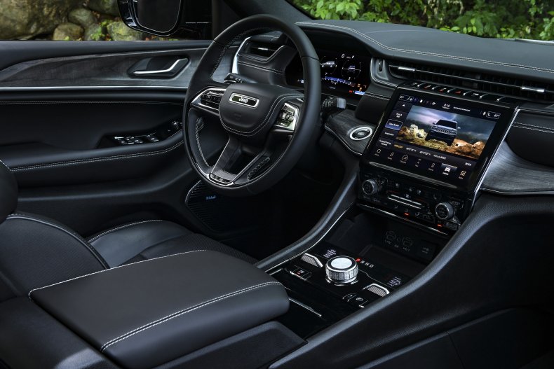 2021 Jeep Grand Cherokee L infotainment