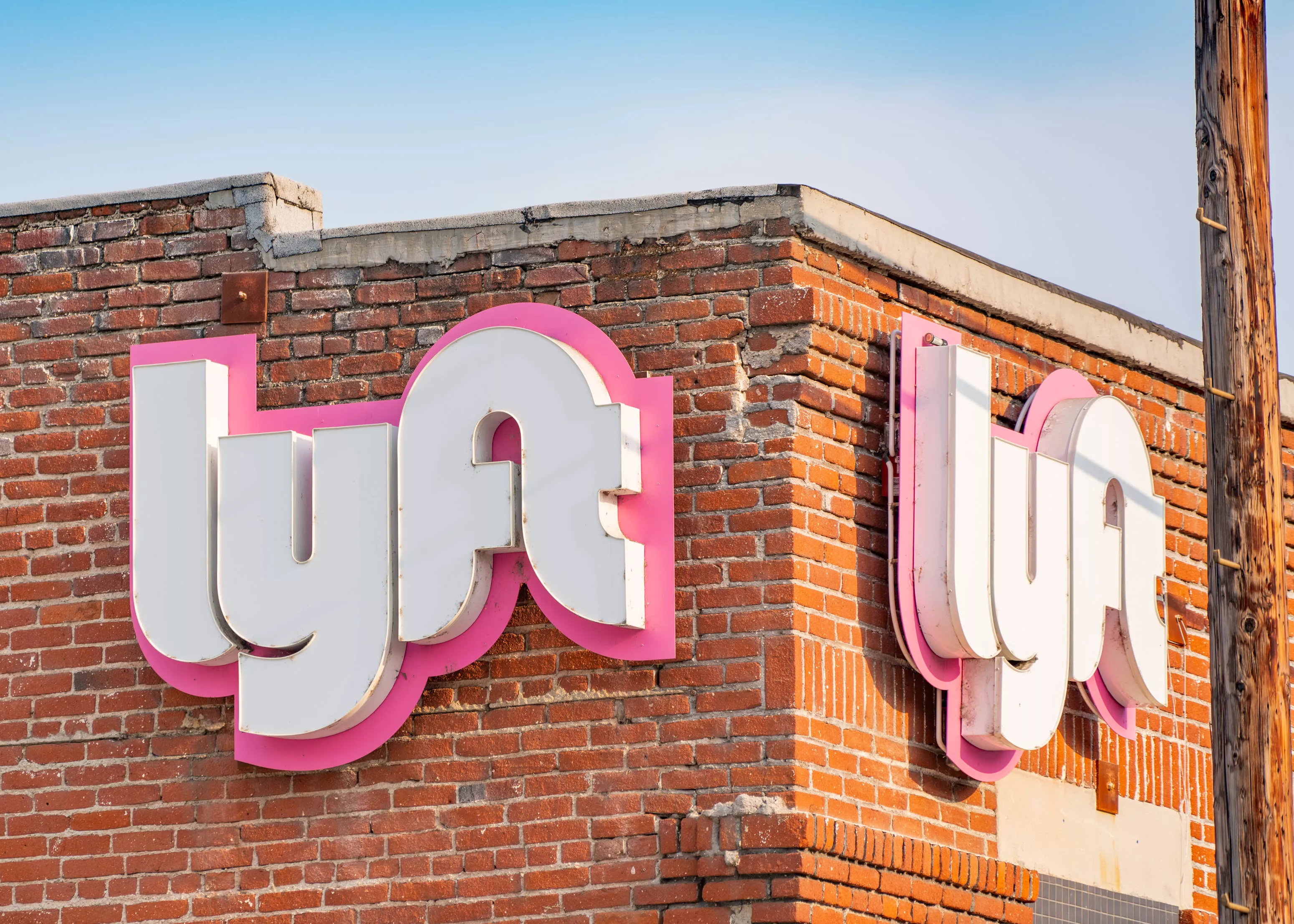 Woman Finds Lyft Driver Writing Down Her Address in Horrifying Viral Video