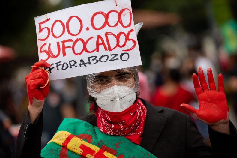 Thousands Protest Against 'Genocidal' Bolsonaro as Brazil's
COVID Death Toll Passes 500K 2 Bolsonaro 500,000 deaths sign