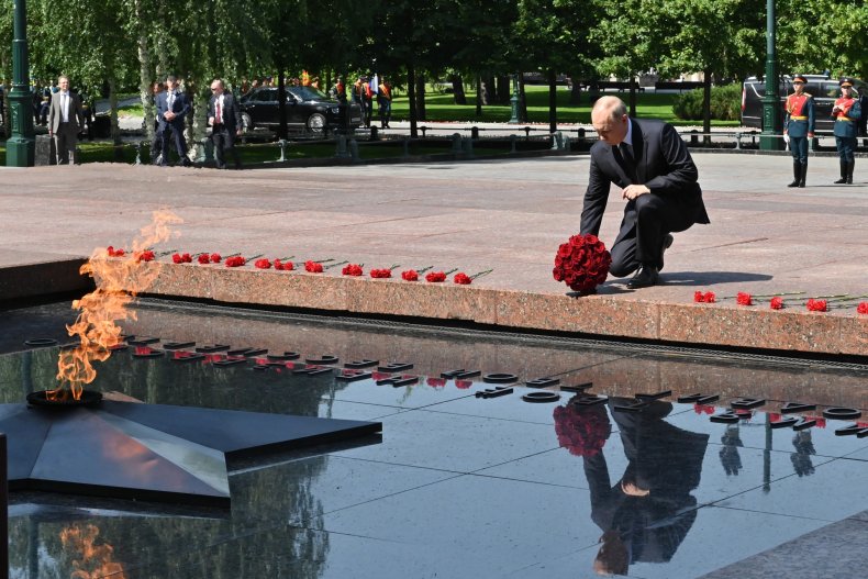 Putin Tomb of Unknown Solider 