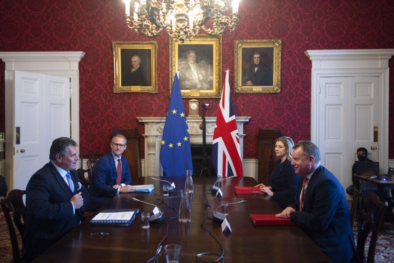 British officials meet EU Brexit negotiators