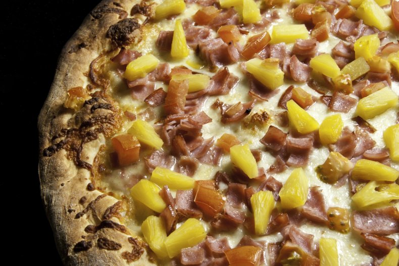 Pineapple pizza