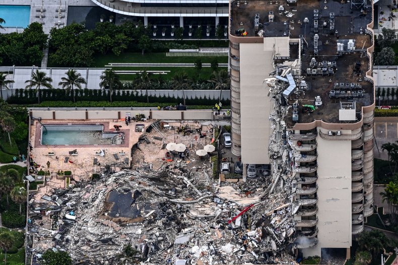 Miami beach building collapse map
