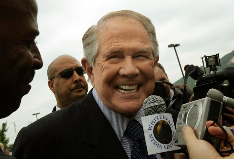 Pat Robertson Arrives at Jerry Falwell's Funeral