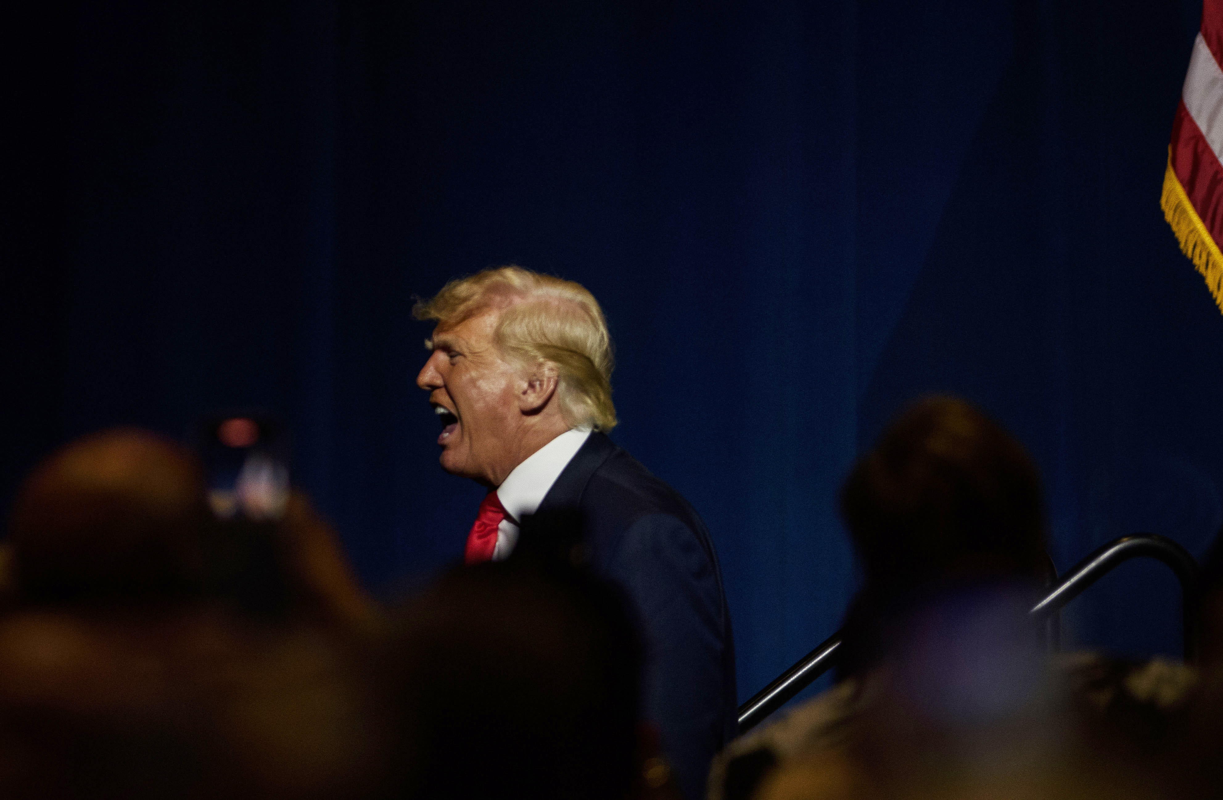 trump compares election fraud border ohio rally