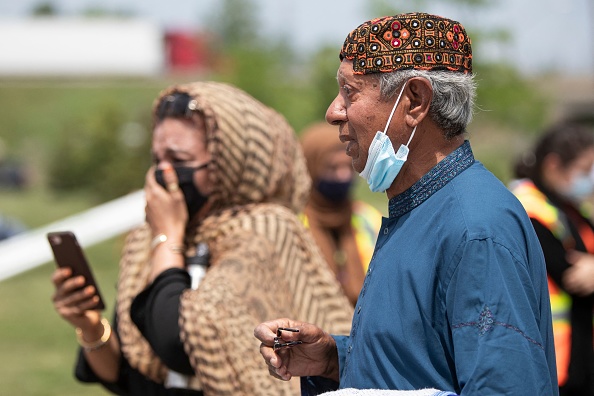 Muslim Man Stabbed, Has Beard Cut as Assailants Yelled About His Clothing, Religion Muslim Man Stabbed, Has Beard Cut as Assailants Yelled About His Clothing, Religion