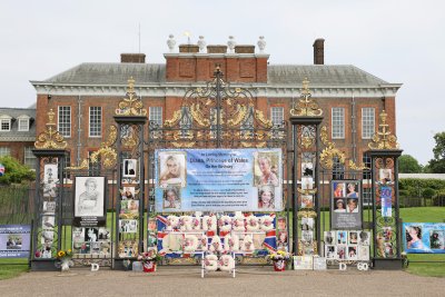 Flowers and tributes for Princess Diana 