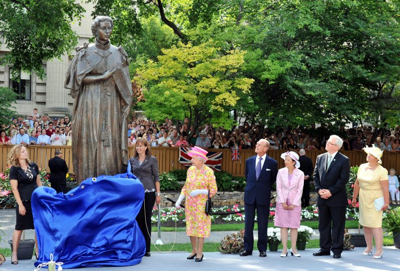 Queen Elizabeth II statue