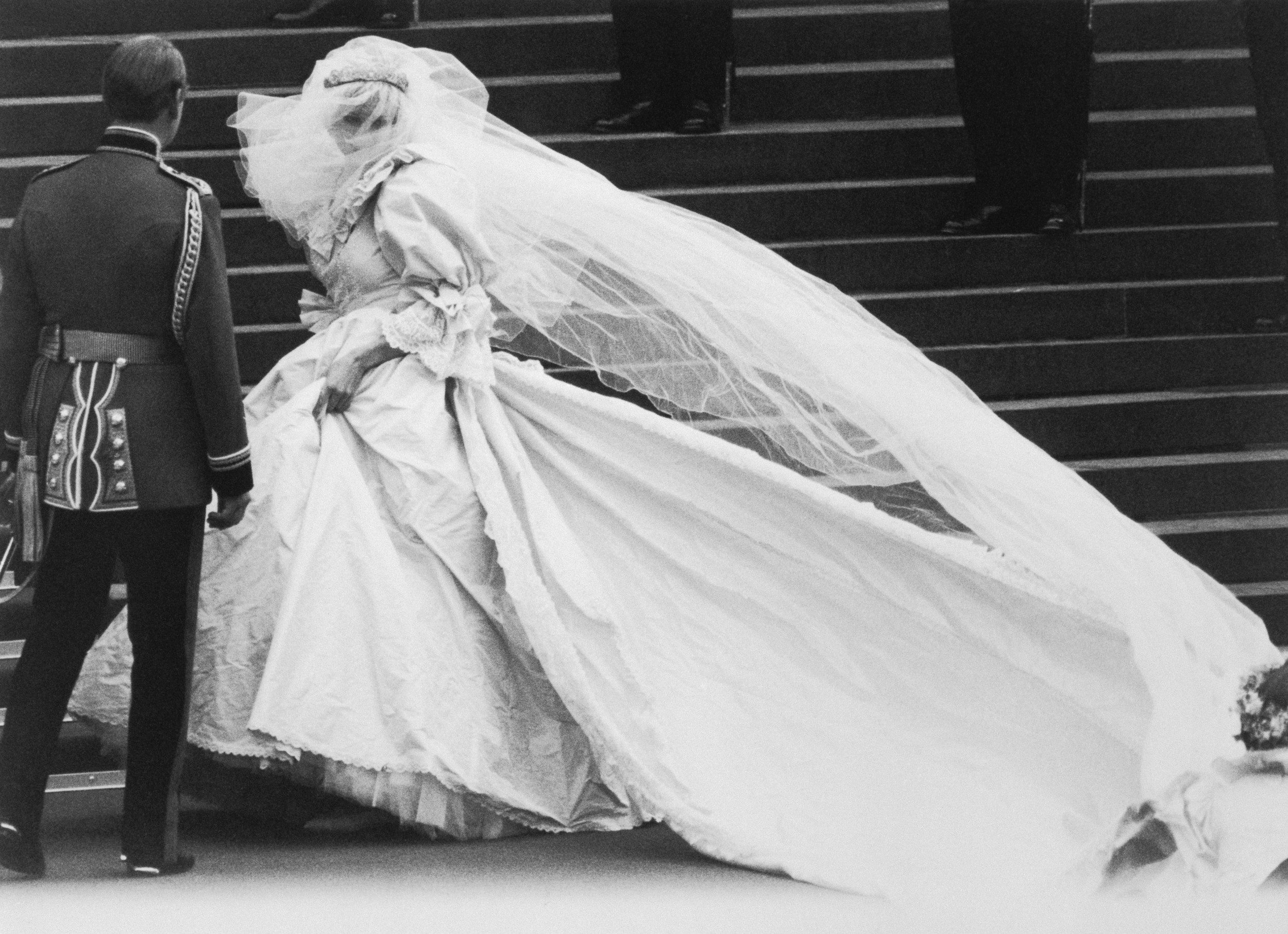 25 Stunning Photos Of Royals' Wedding Gowns - Newsweek