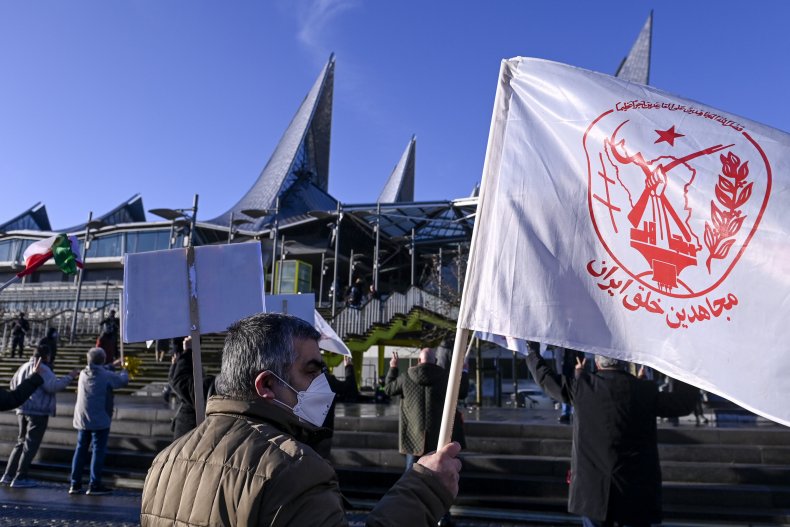 Man with MEK flag outside Belgium court