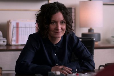 Sara Gilbert in Atypical
