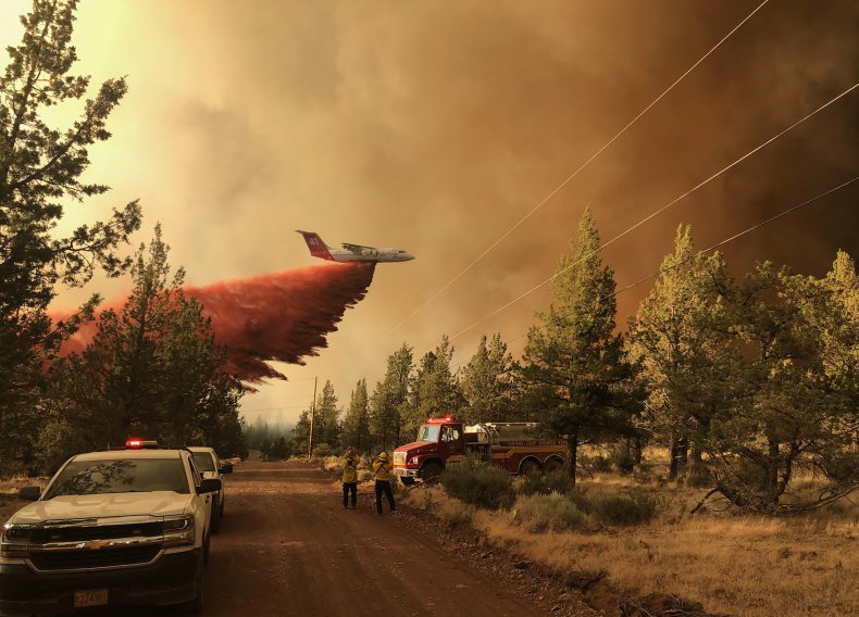 Plane drops fire retardant in Oregon