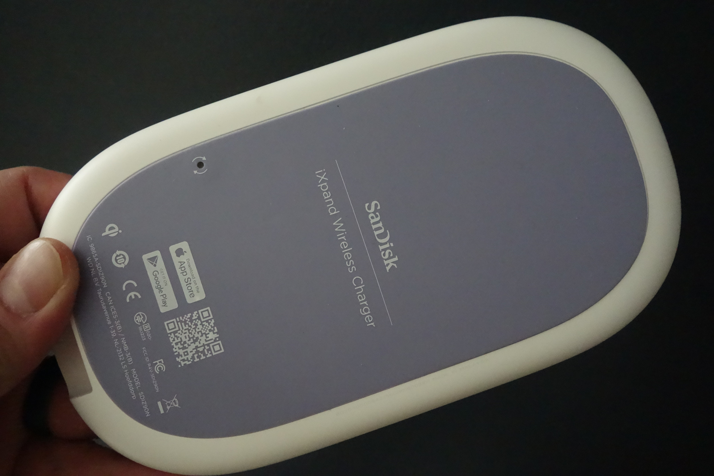 SanDisk Ixpand Wireless Charger Sync Review: Fast Charging and