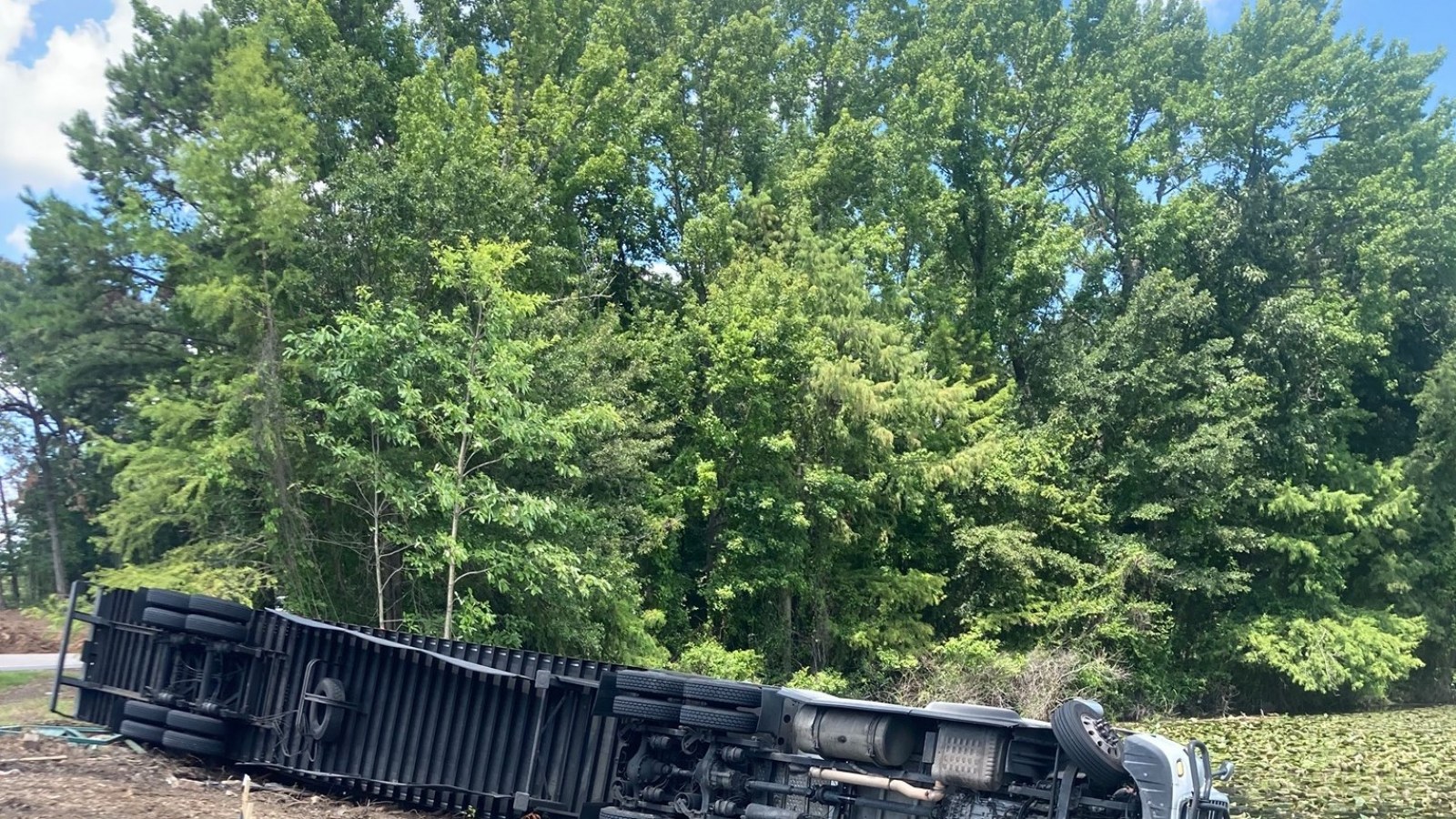 Truck Carrying 20 000 Pounds Of Ramen Noodles Crashes Into Lake Truck Carrying 20 000 Pounds Of Ramen Noodles Crashes Into Lake