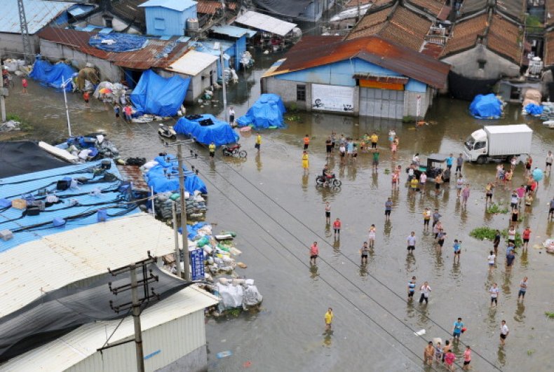 Flood Trapped Workers Tunnel China Guangdong
