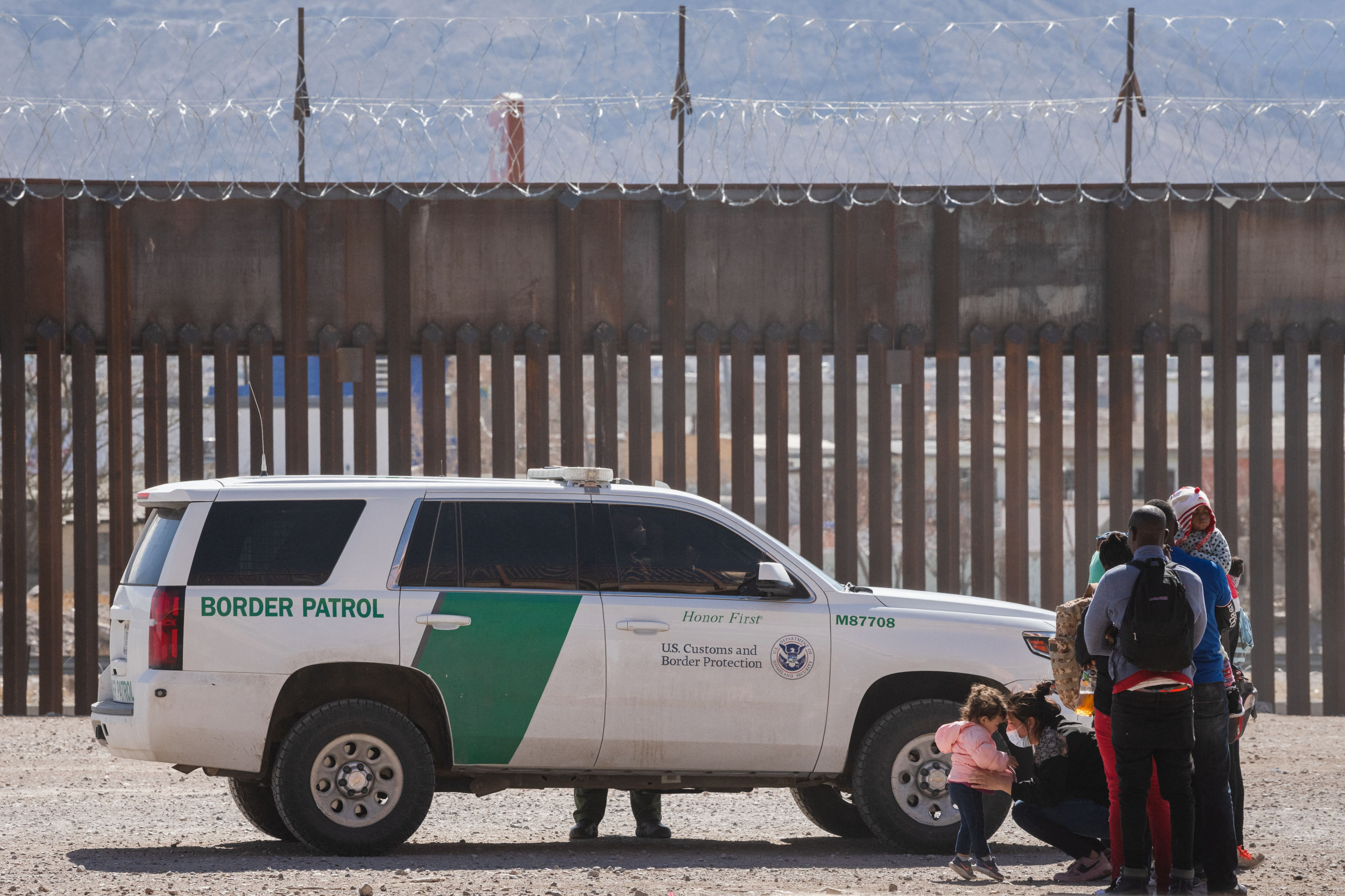 Mexico sign warns U.S. Border Patrol agents "bullets can cross the riv...