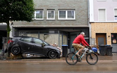 Europe wakes up to devastation from floods Europe wakes up to devastation from floods