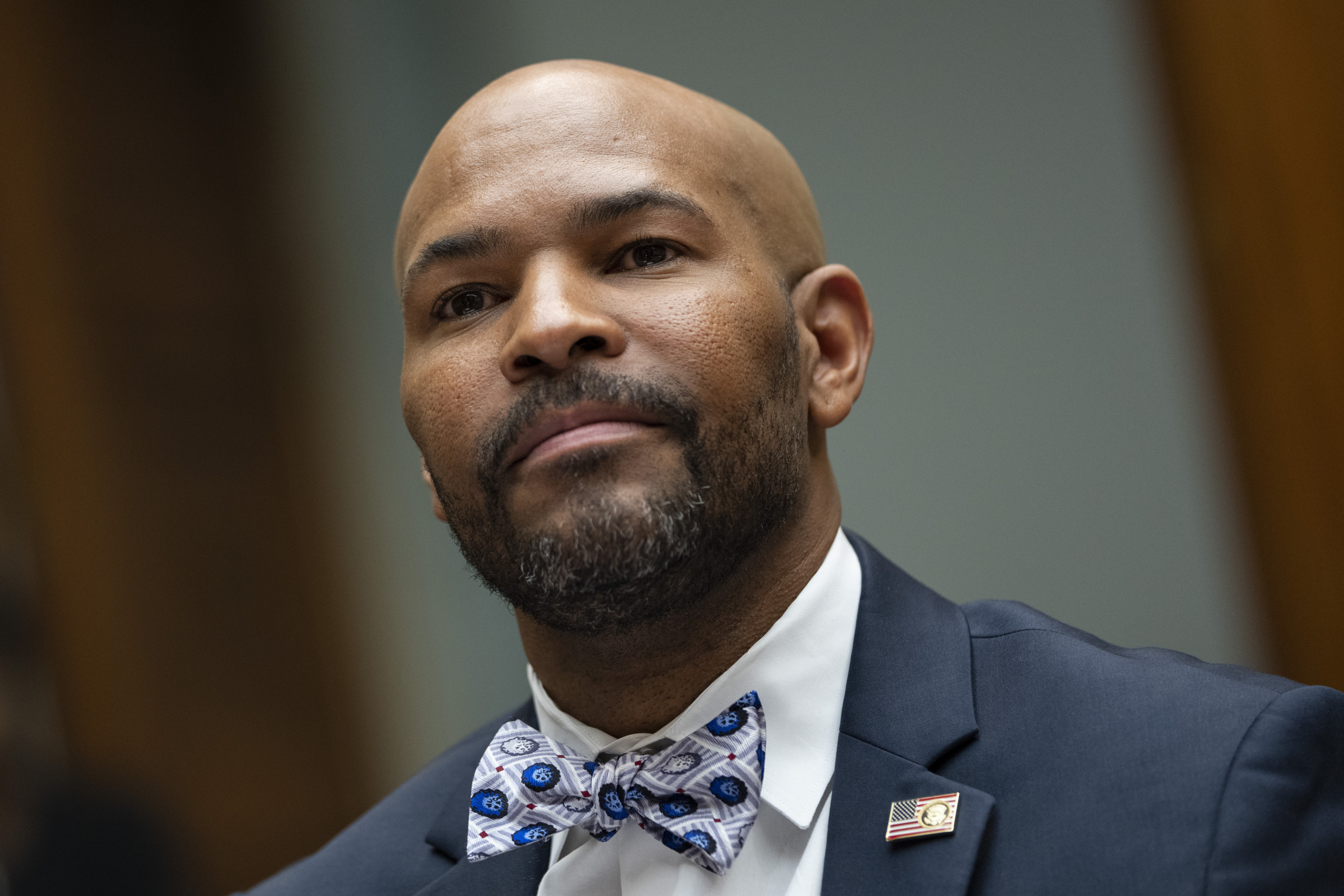 Former surgeon General Jerome Adams calls on the CDC to promote masking again