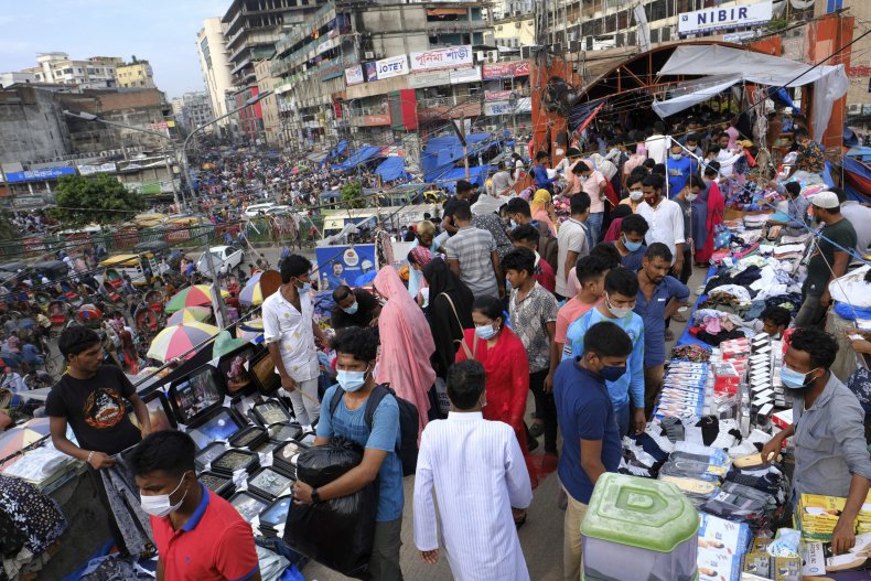 Bangladesh Lifts Lockdown for Week-Long Festival, Stoking
Fears of Superspreader Event 2 Eid-al Adha