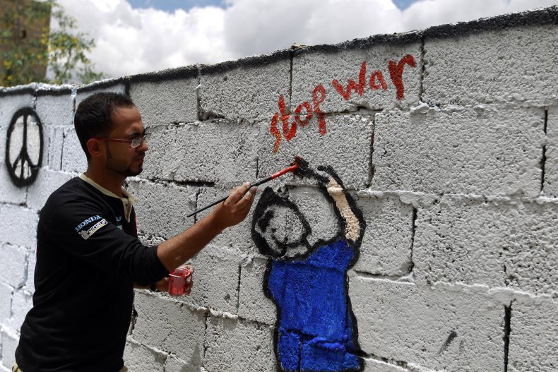 A Yemeni artist paints