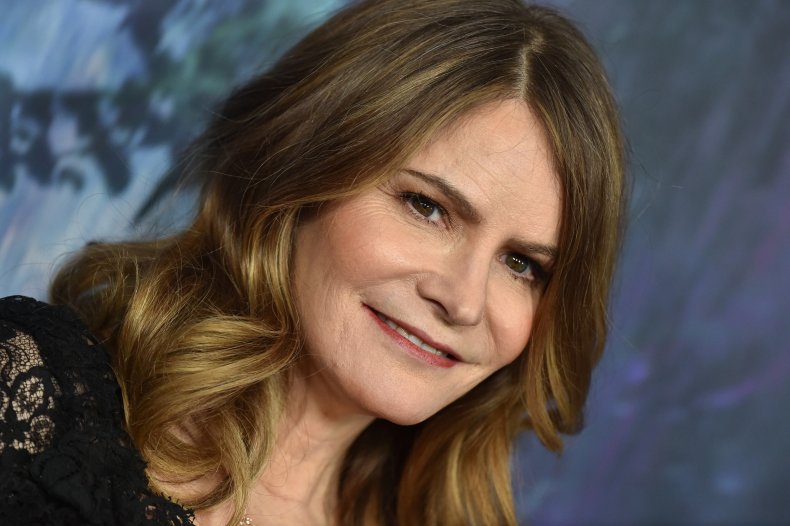 Jennifer Jason Leigh