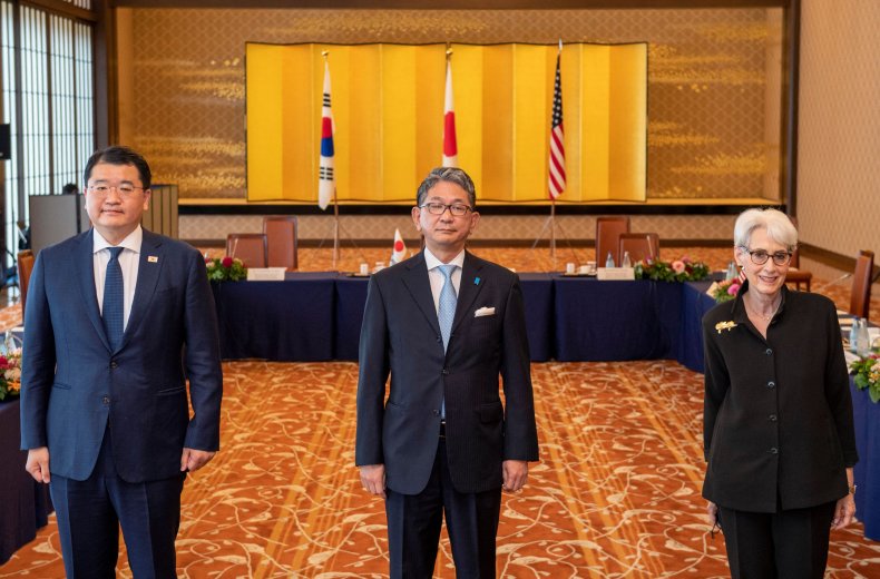 Deputy Secretary of State Visits Tokyo