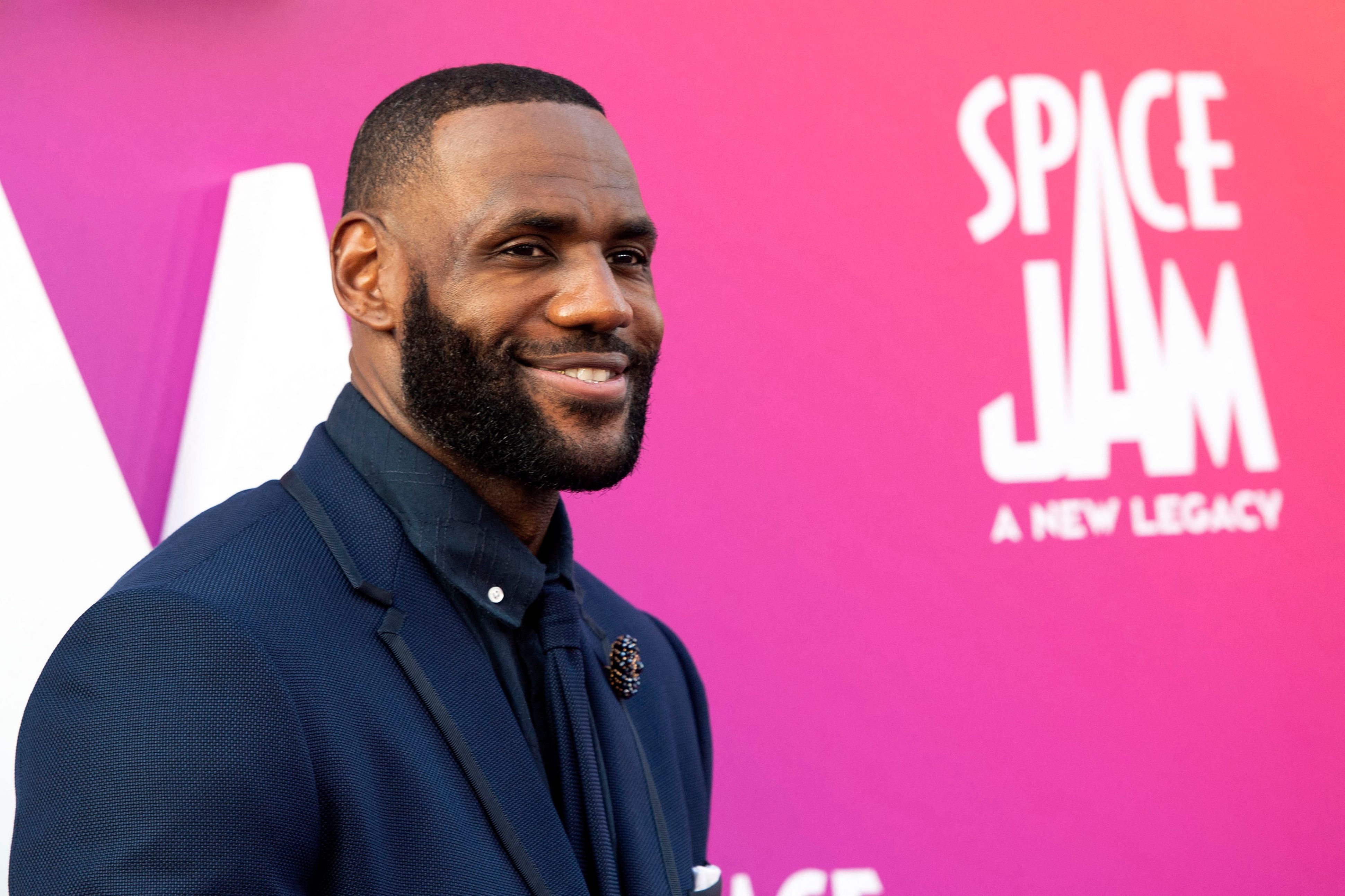 LeBron James is First Active Billionaire NBA Player, Thanks to Salary,  Endorsements