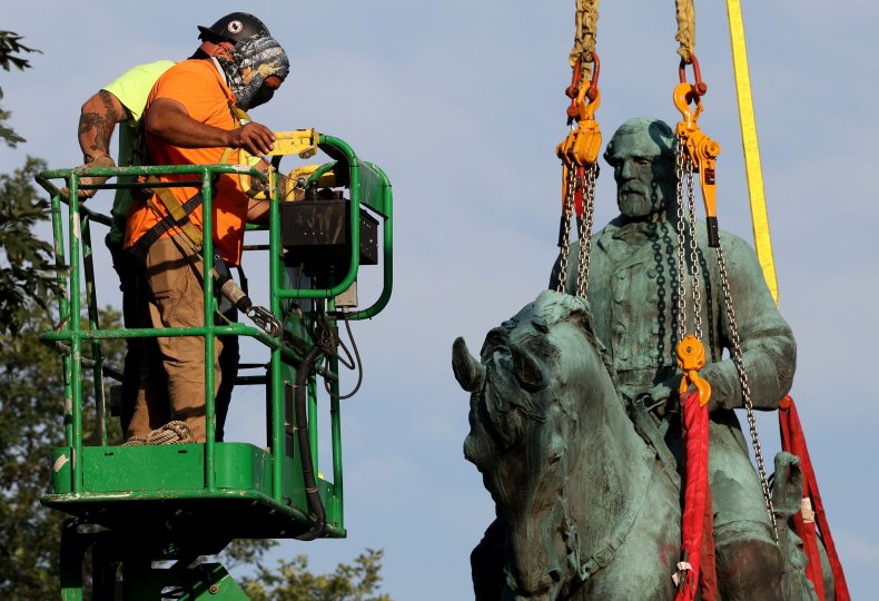 Workers Remove Statue of Robert E. Lee