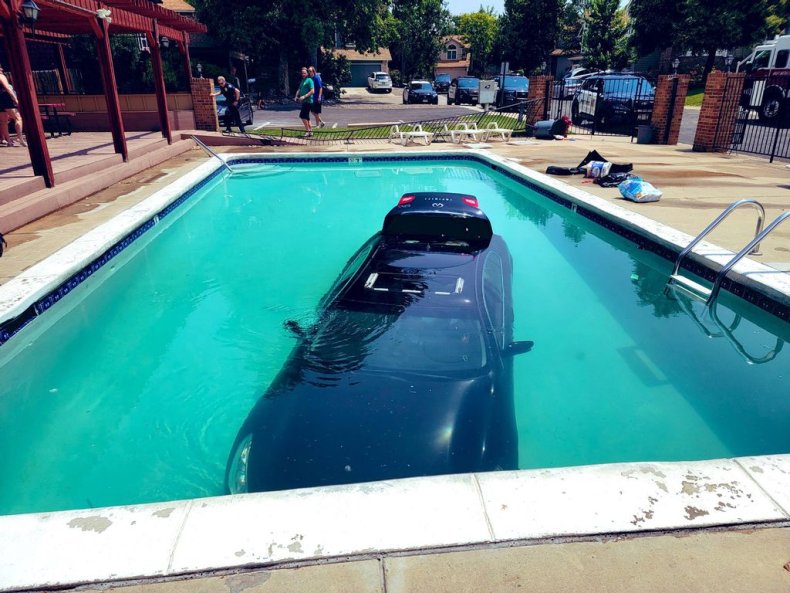 Infiniti in pool