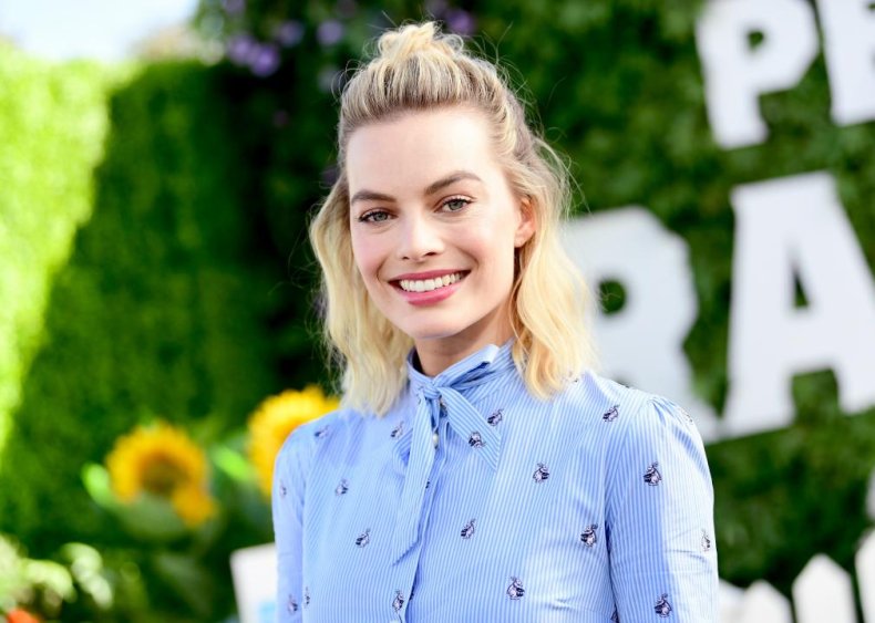 Margot Robbie: Restaurant worker