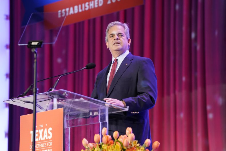 Steve Adler Criticizes Abbott Over Mask Ban