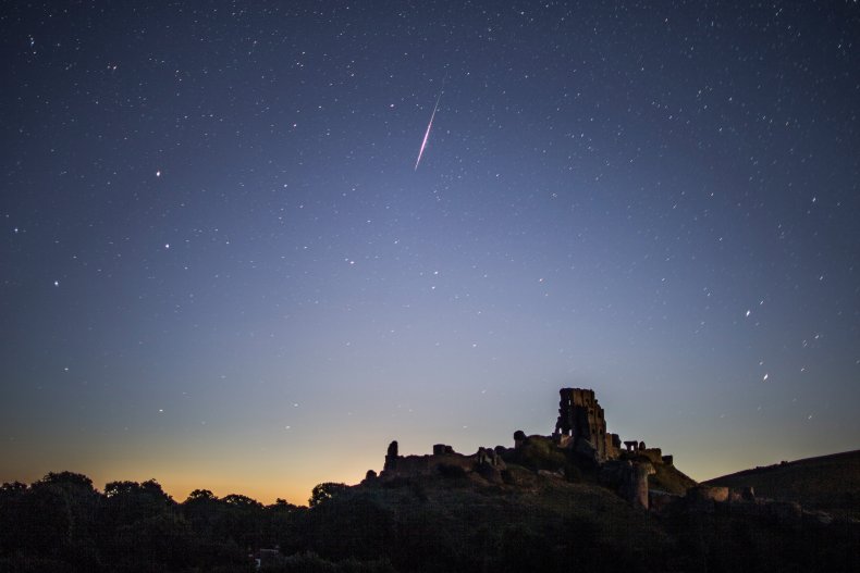 pioggia di meteoriti persistente