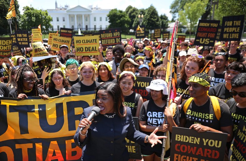 Bush criticizes Democrats over eviction moratorium