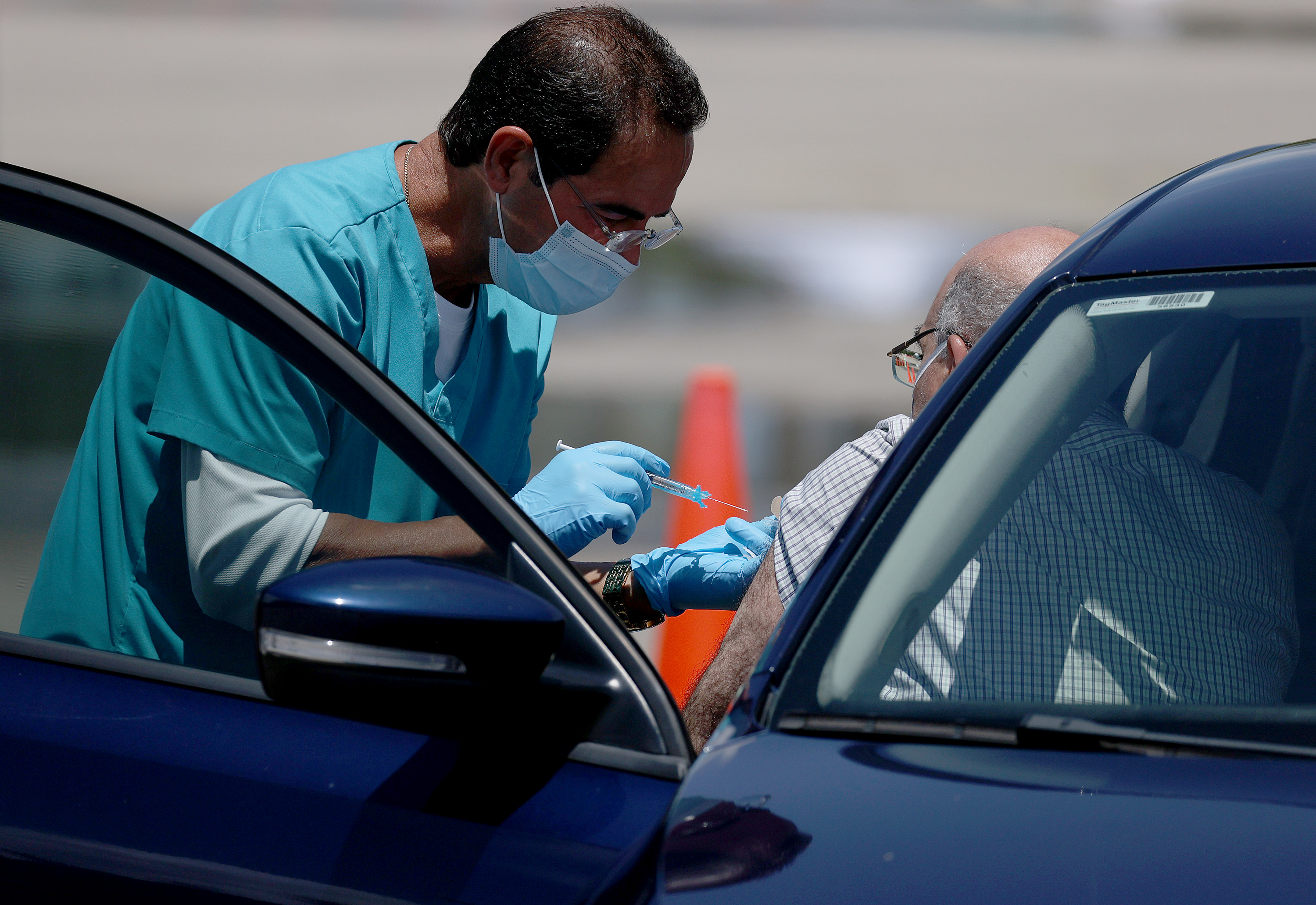 U.S. May Experience Another Year of COVID Waves Before Things Turn Around: Expert