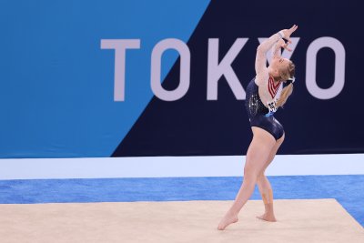 Jade Cares takes gold in womens gymnastics