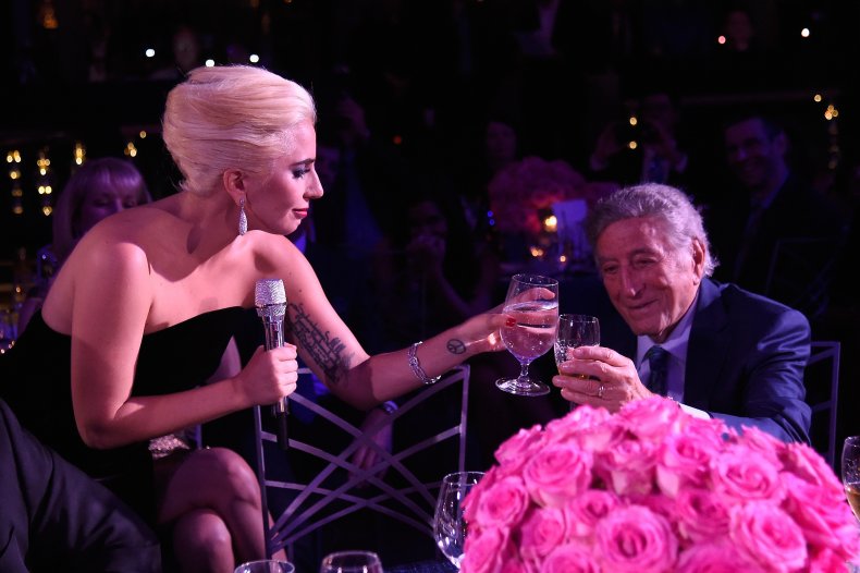 Lady gaga sings to Tony Bennett