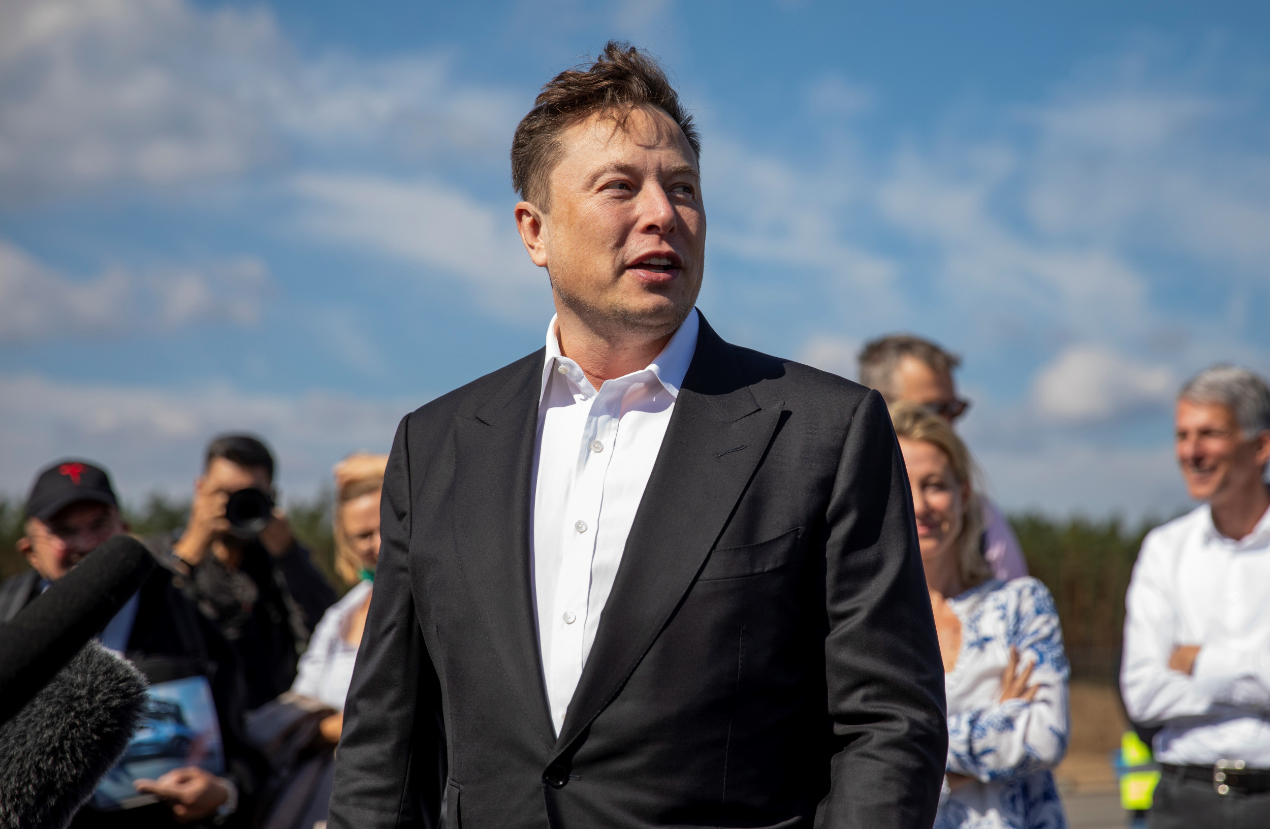 Elon Musk What Elon Musk's New Biographer Walter Isaacson Has Said About the Tesla and SpaceX CEO thumbnail