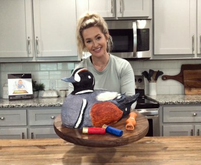 Dusty Sinclair bakes fish and animal cakes Dusty Sinclair bakes fish and animal cakes