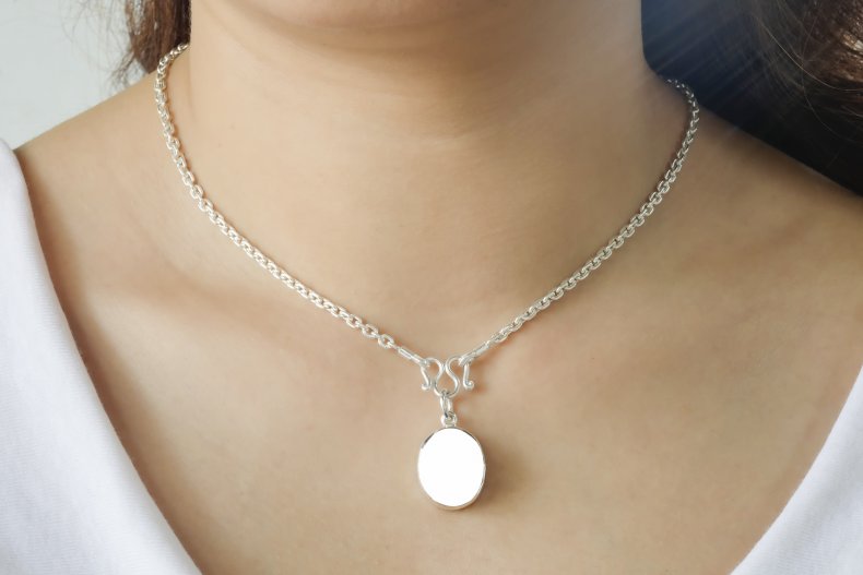 pendant necklace