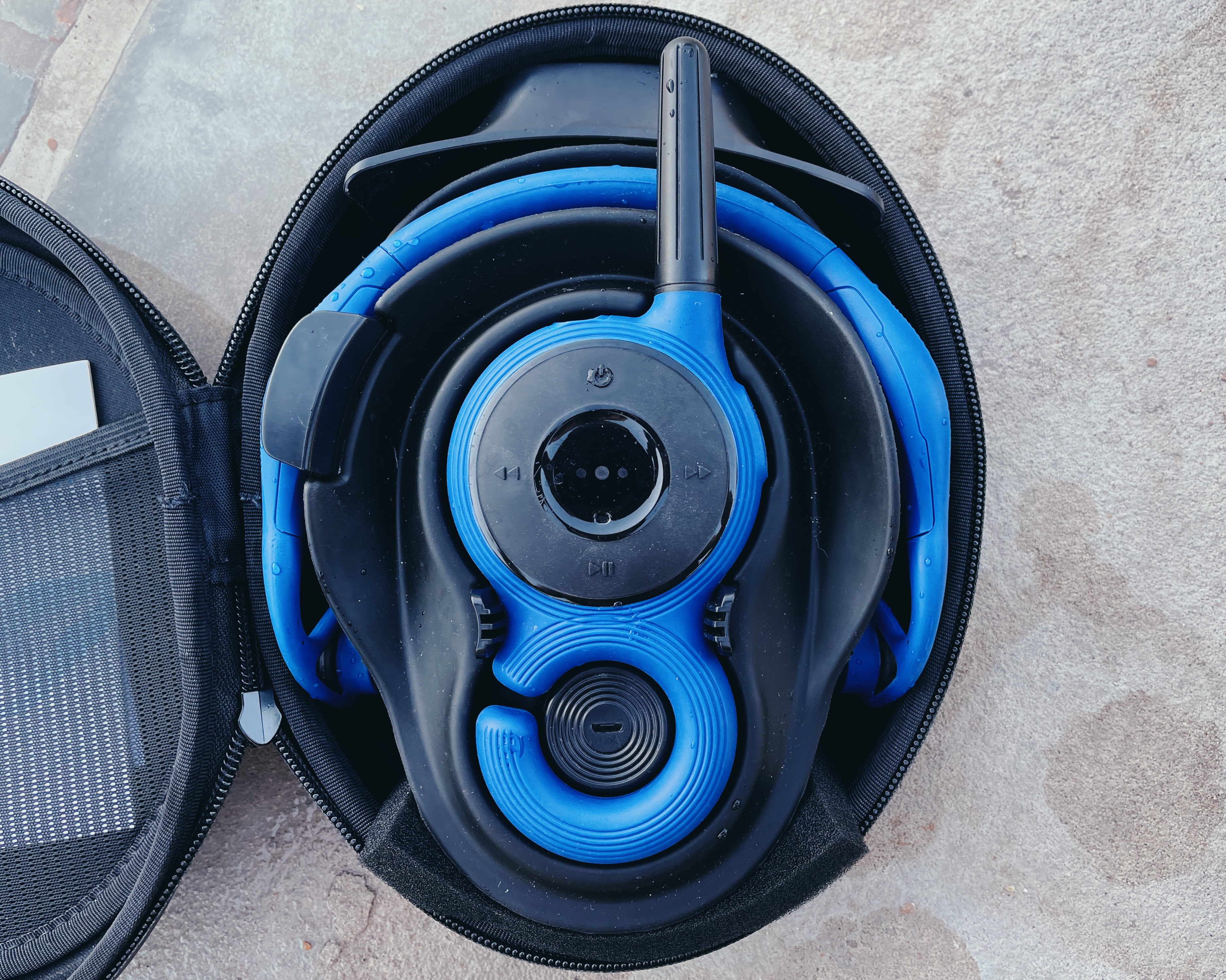 Zygo Underwater Headphones Finally Swim and Stream Audio